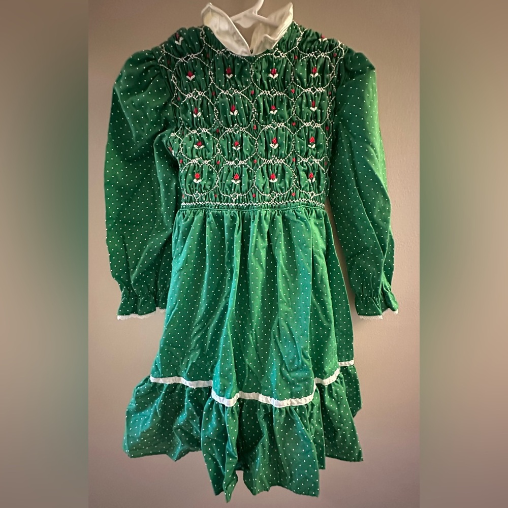 Girls size 6 Polly Flinders hand smocked dress vintage great condition